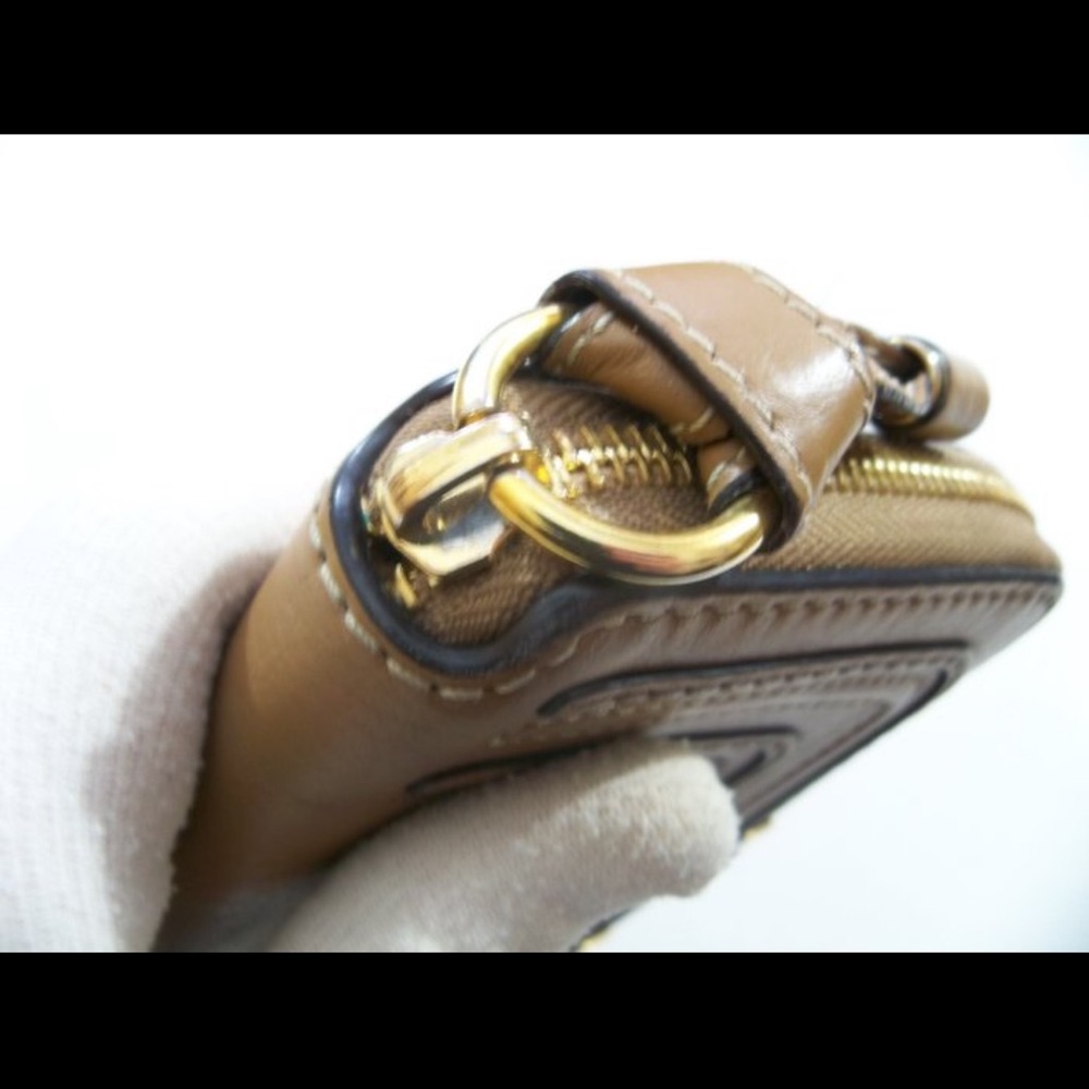 Chloe Tan Leather Zip Wallet with Gold Hardware - Picture 3 of 12